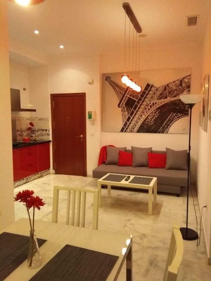 Apartamentos Rg Triana, Calle Castilla Con Patio Seville Luaran gambar