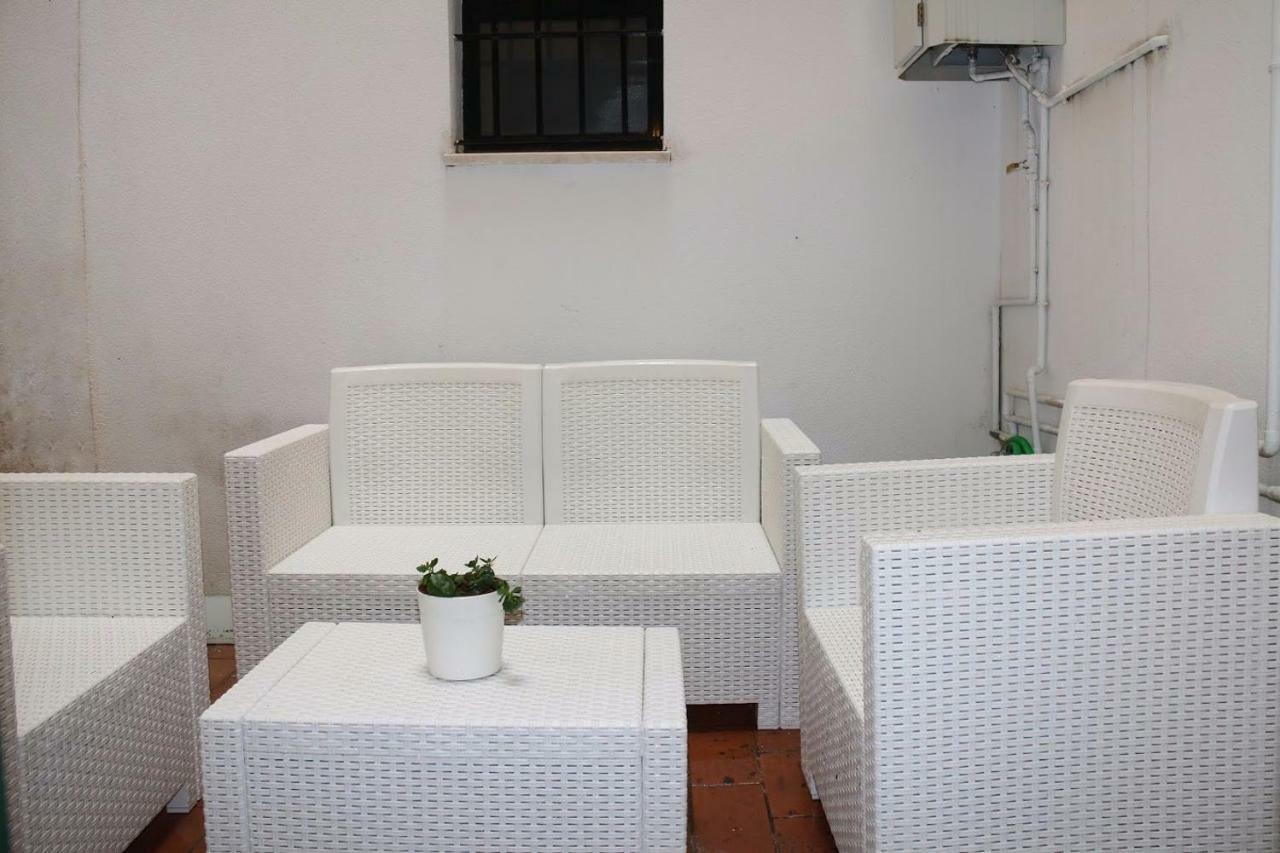 Apartamentos Rg Triana, Calle Castilla Con Patio Seville Luaran gambar