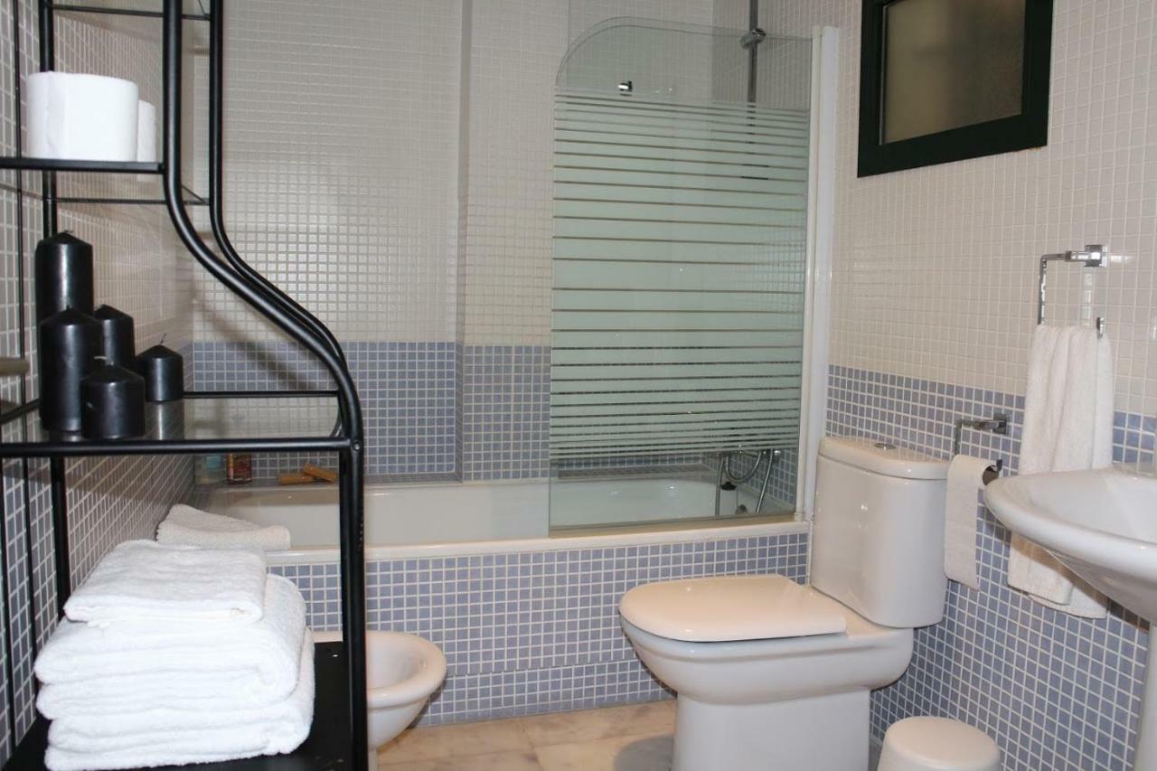 Apartamentos Rg Triana, Calle Castilla Con Patio Seville Luaran gambar