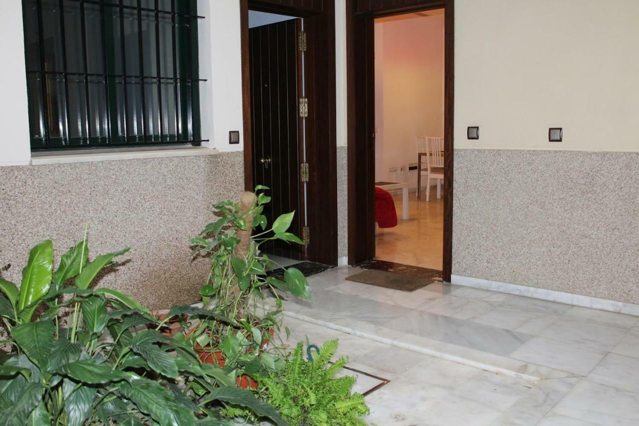Apartamentos Rg Triana, Calle Castilla Con Patio Seville Luaran gambar