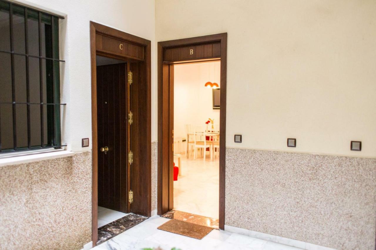 Apartamentos Rg Triana, Calle Castilla Con Patio Seville Luaran gambar